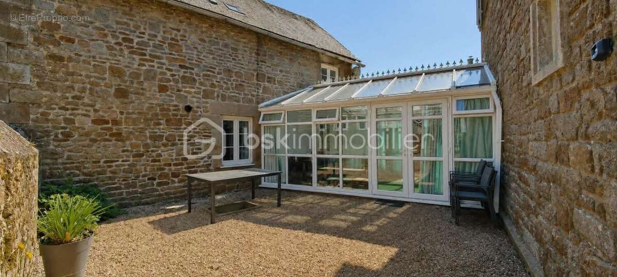 Maison en pierre de 163 m2 + Maison d'hôtes de 78 m2 indépendante (Airbnb) - Atelier, cour&jardin - photo 3