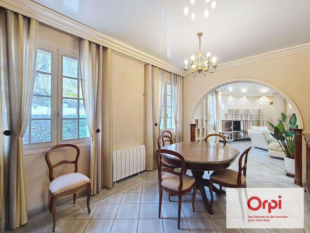 Maison à CONDAT-SUR-VEZERE