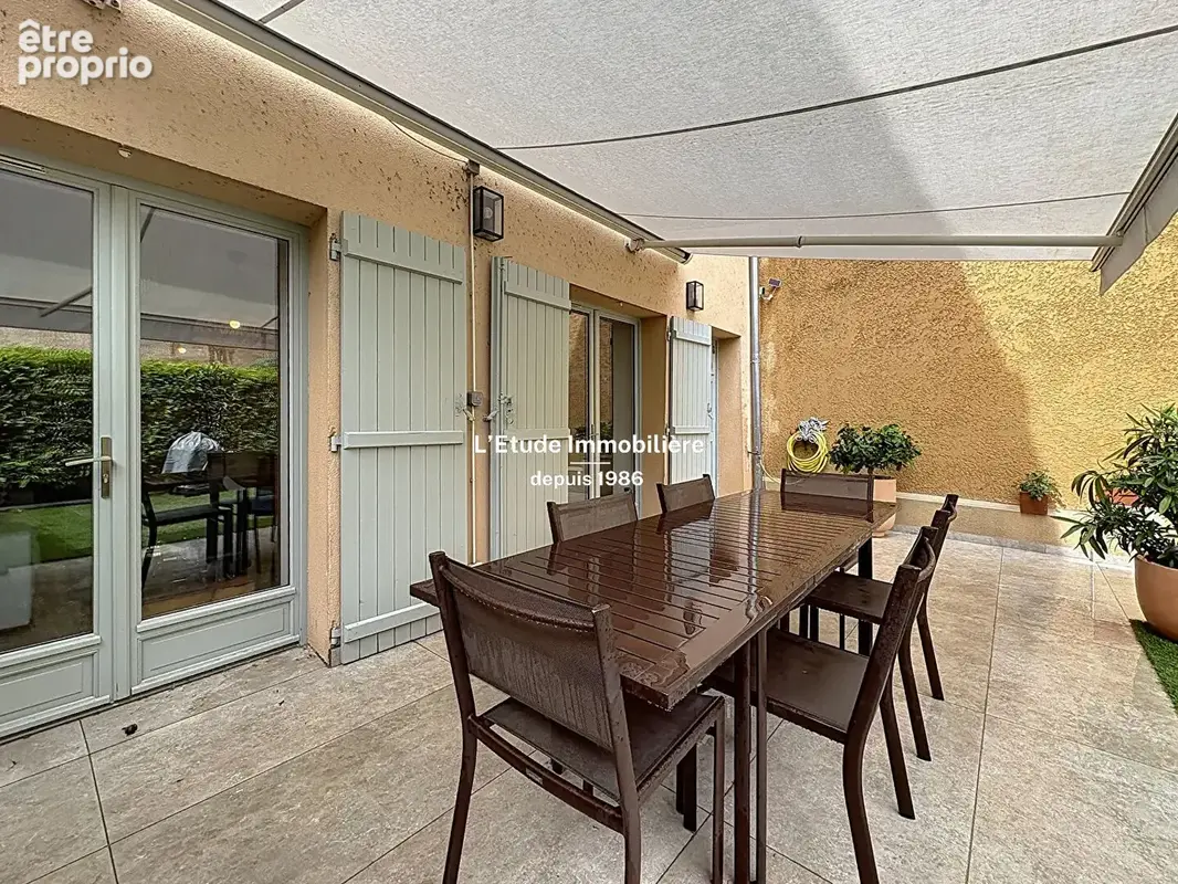 A VENDRE Maison Caluire LE BOURG 6 pièce(s) 136.30 m2 avec jardinet et Terrasse - photo 2