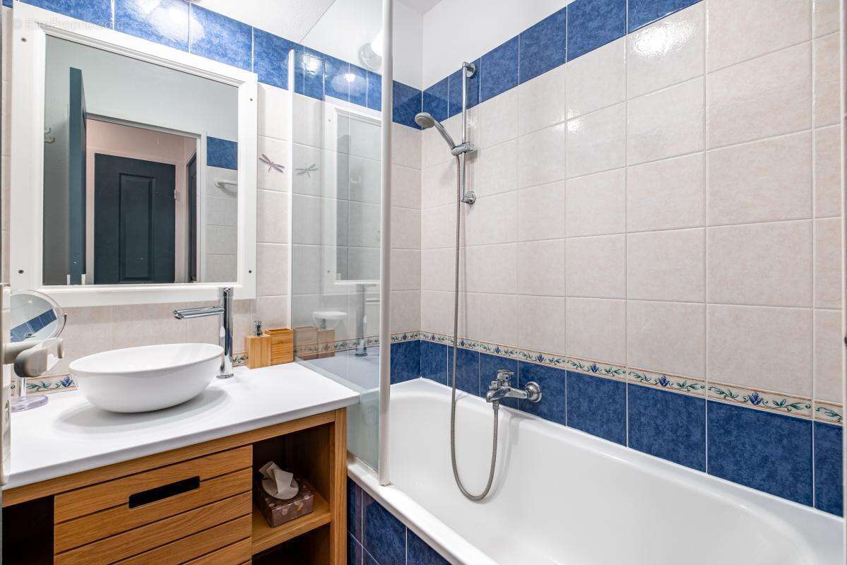 Appartement à ROQUEBRUNE-SUR-ARGENS