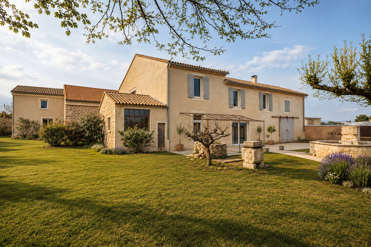Mas en pierre avec salle de réception 240 m² . Gîtes .Mariages . Entre Uzès et Orange - photo 3