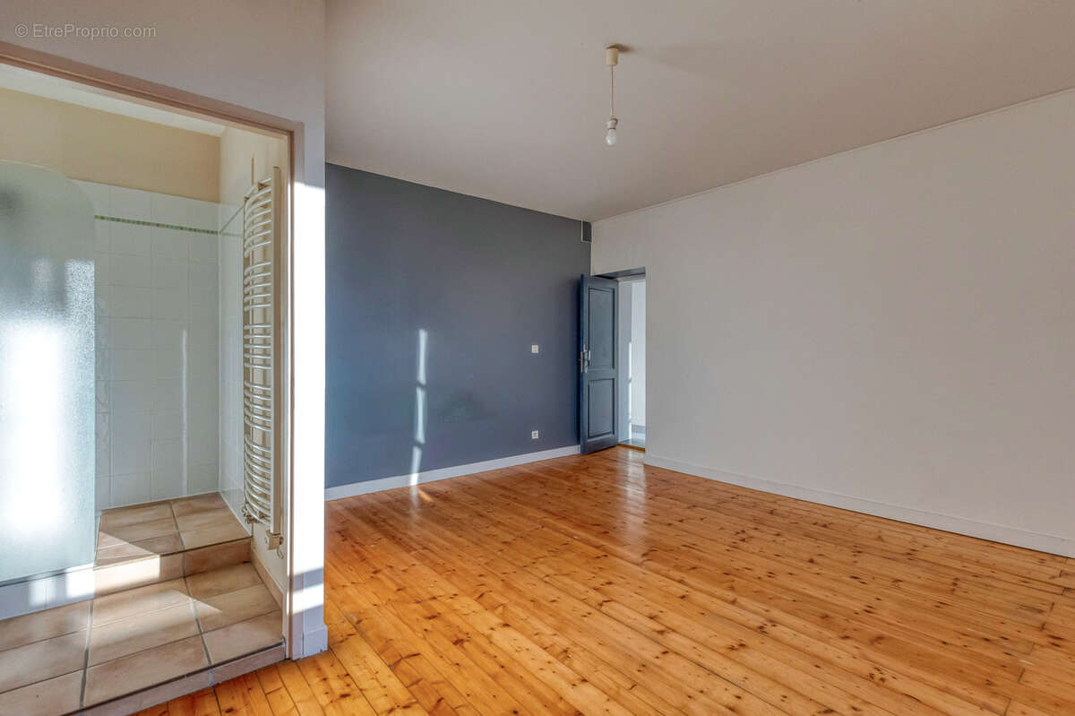 Appartement à SAINT-NAZAIRE-LES-EYMES