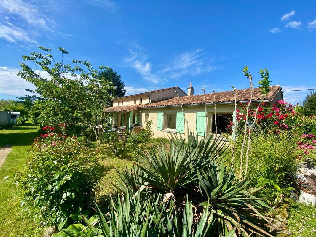 Photo 1 - Maison à SAINT-SEURIN-DE-PRATS