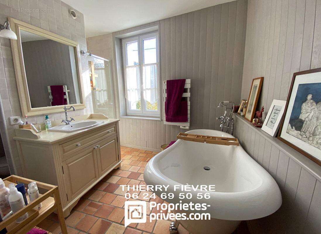 Maison à VILLAINES-LES-ROCHERS