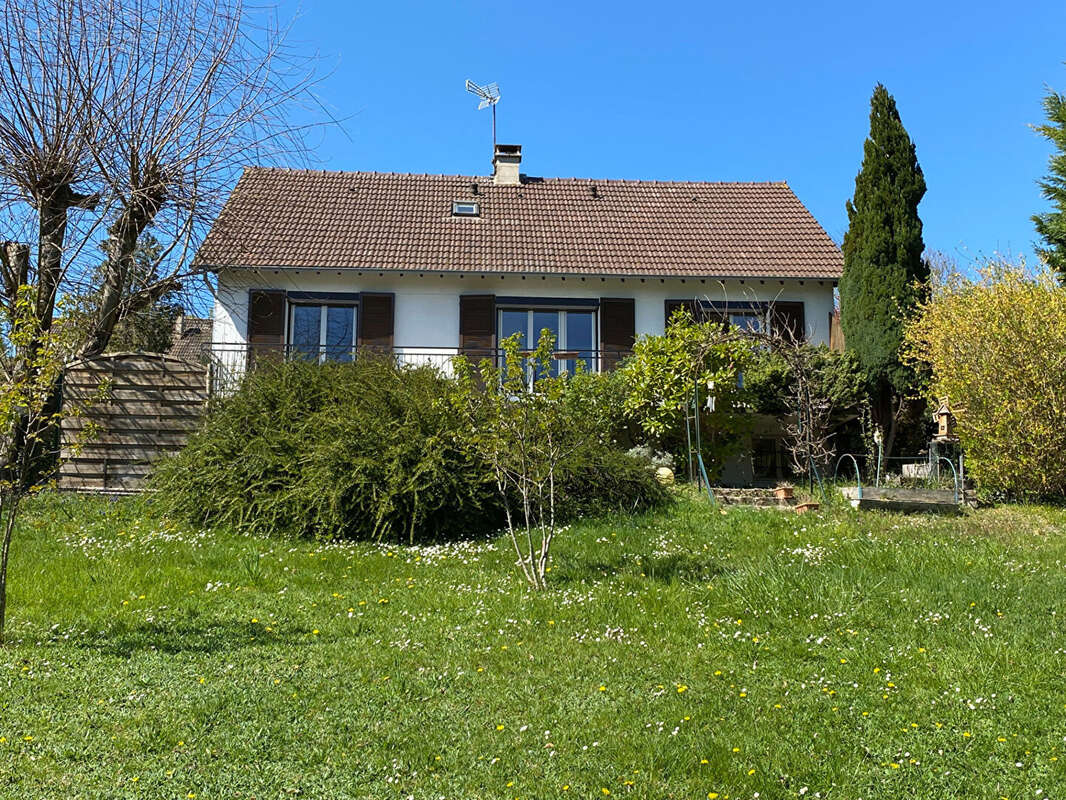 Maison 10 minutes Joigny entre Sens et Auxerre 5 chambres sur la commune de St Aubin Sur Yonne, maison de 133m - photo 2