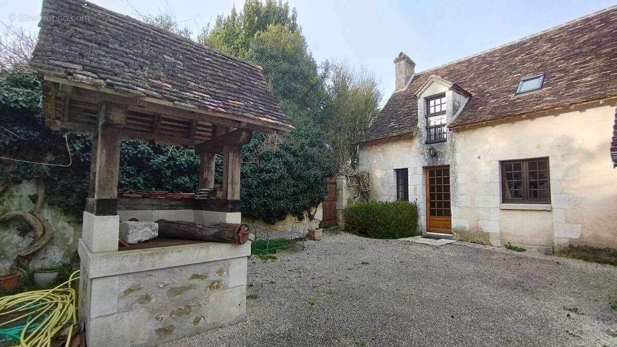 Maison à AZAY-LE-FERRON