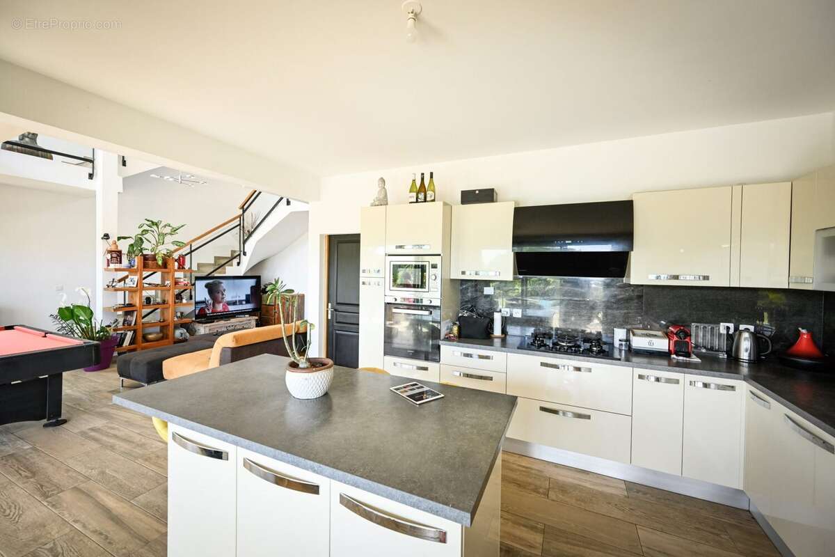 Maison 149 m² à Saint-Denis  - photo 7
