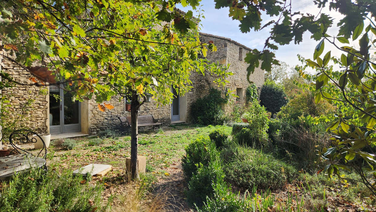 Maison à GORDES