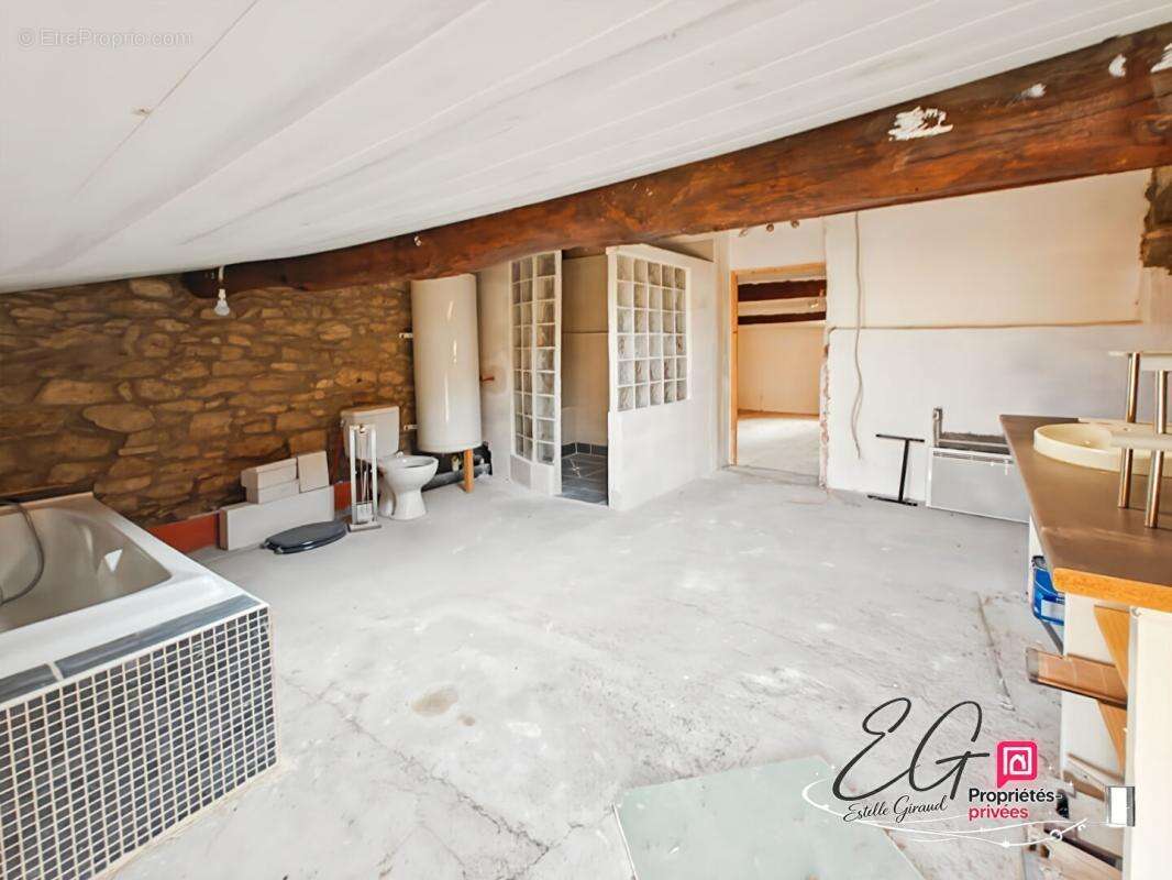 Maison de caractère traversante avec terrasse, atelier et vaste garage - photo 13
