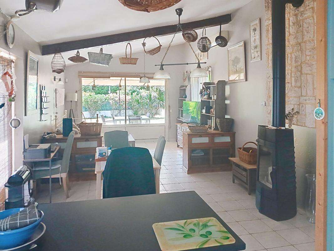 Villa sur 1700m² de terrain avec piscine, appartement et garage - LE VAL - photo 8