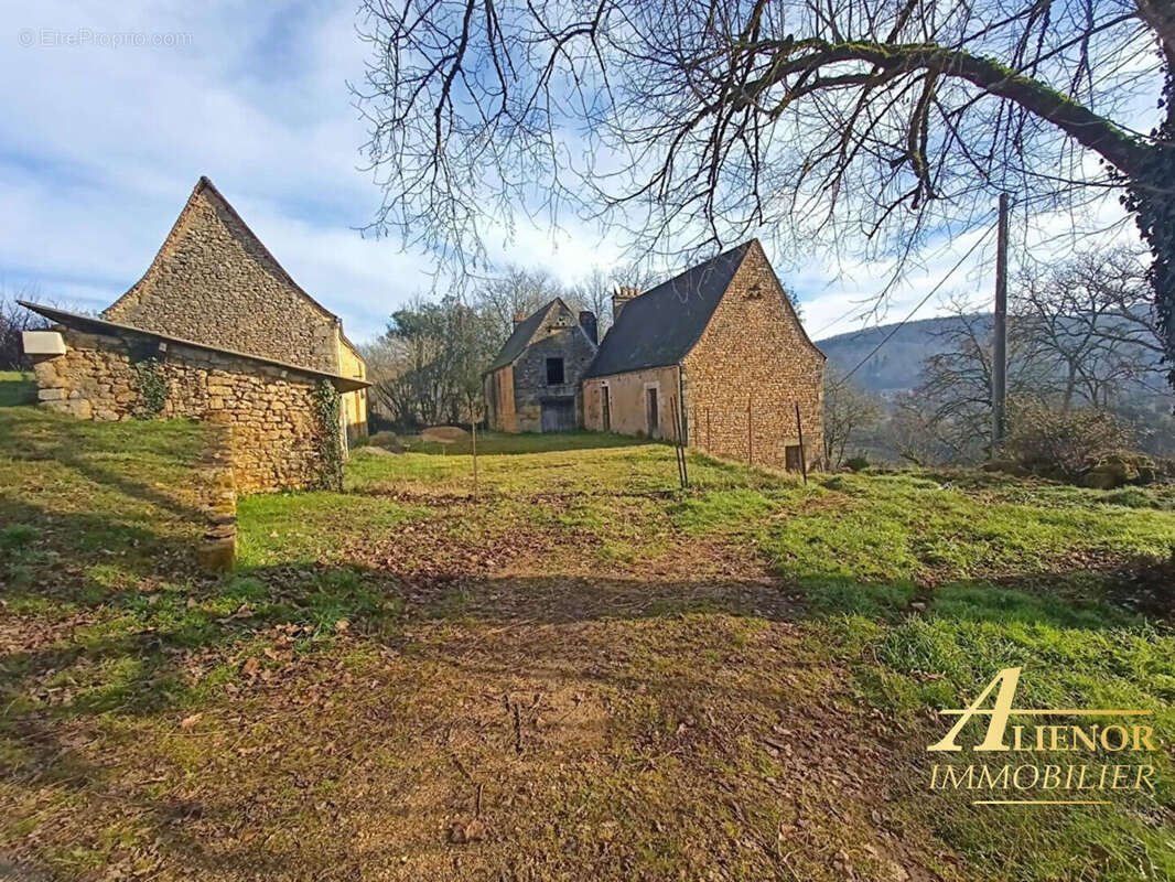 Corps de ferme à rénover à Vezac - photo 2