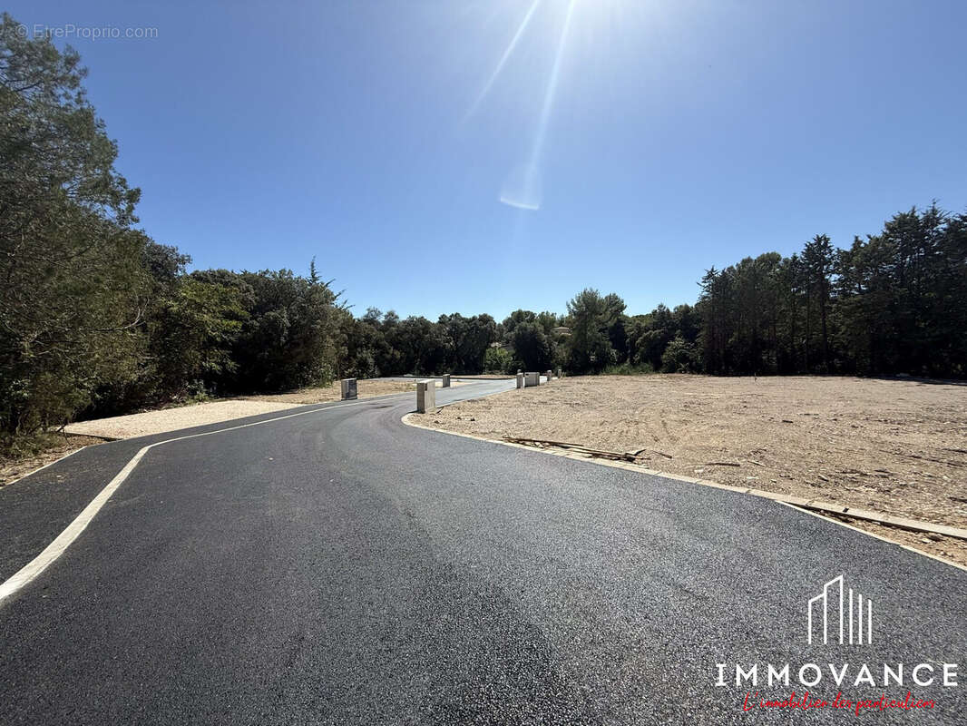 Terrain à SAINT-BAUZILLE-DE-MONTMEL