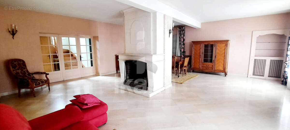 TONNERRE  Maison 228 M2 - 5 Chambres - photo 7