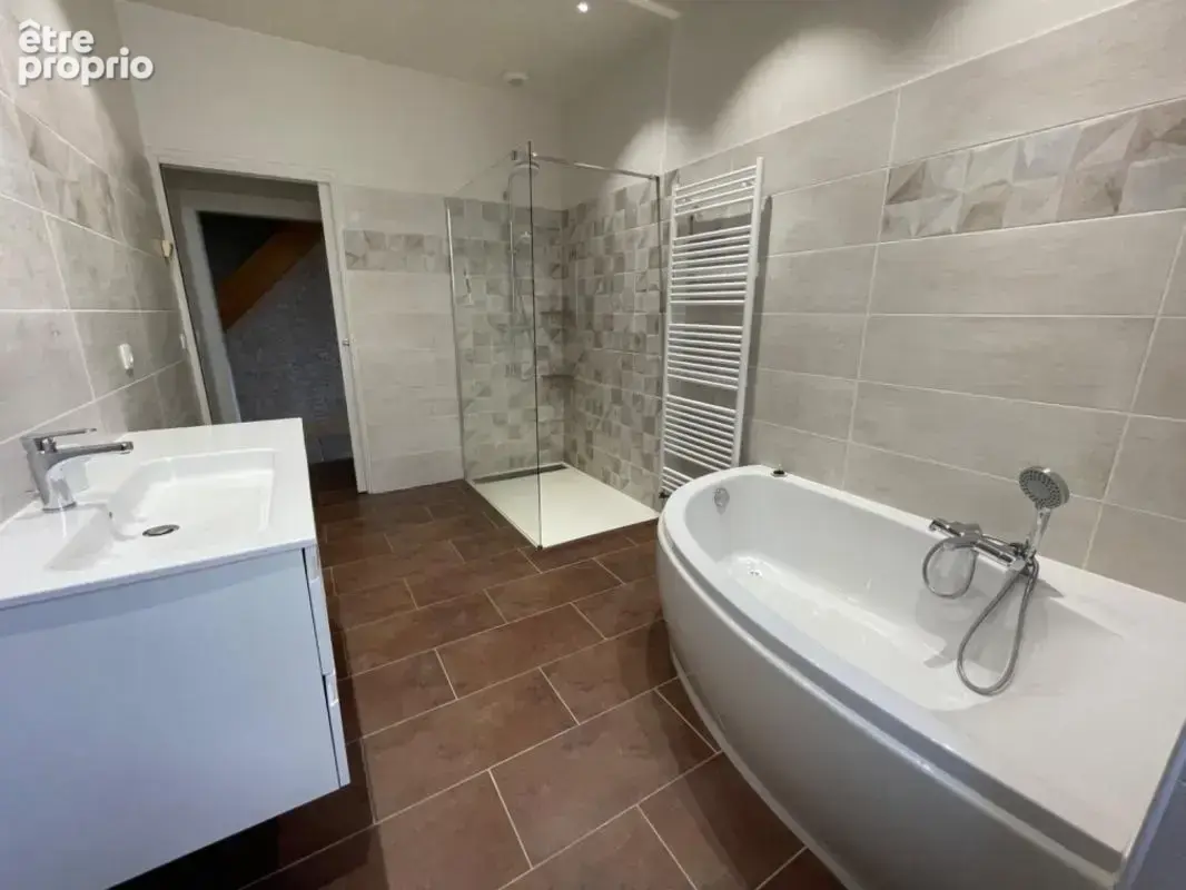 Maison de caractère en pierre, dépendances, accès rivière, 199500€ ! - photo 3