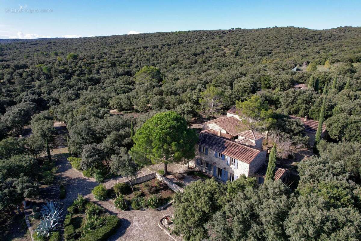 Propriété en pierre avec parc, piscines et tennis aux portes d'Uzès - photo 2