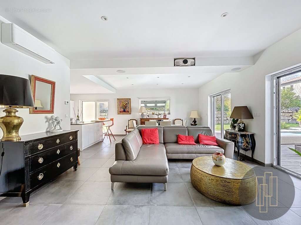 Maison à LACHASSAGNE