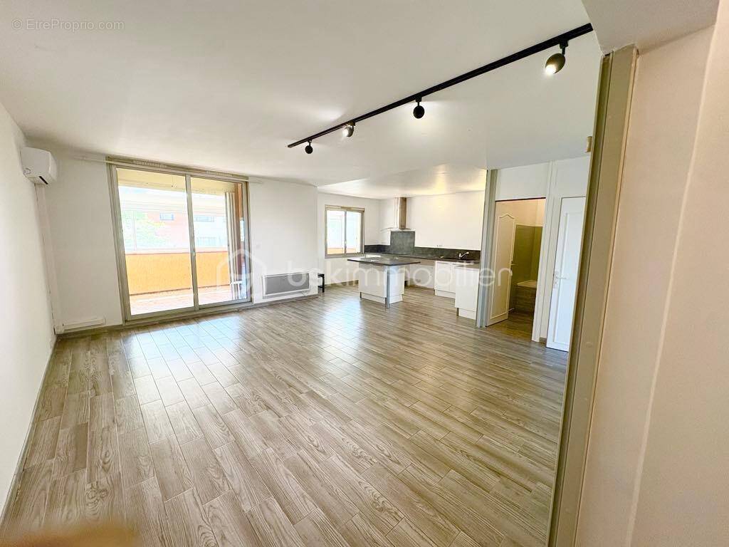 Appartement à BAGNOLS-SUR-CEZE