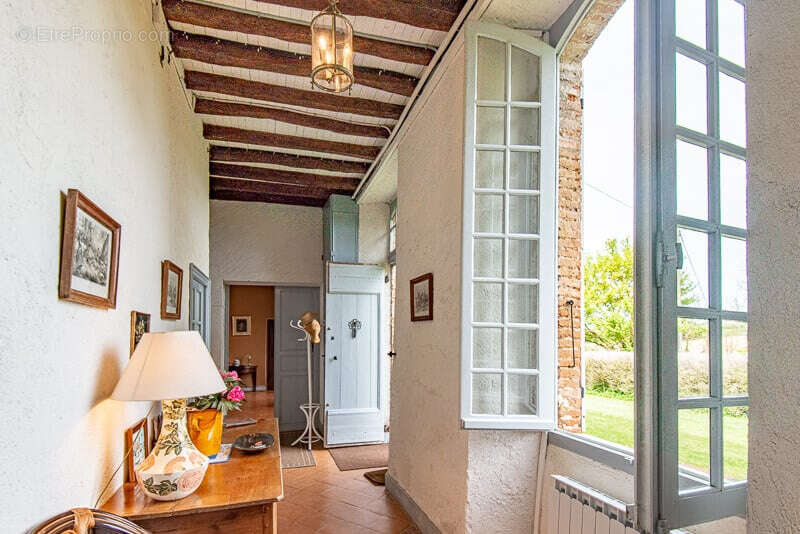 CHATEAU de famille du 17e siècle en très bon état à vendre à GIBEL - photo 6
