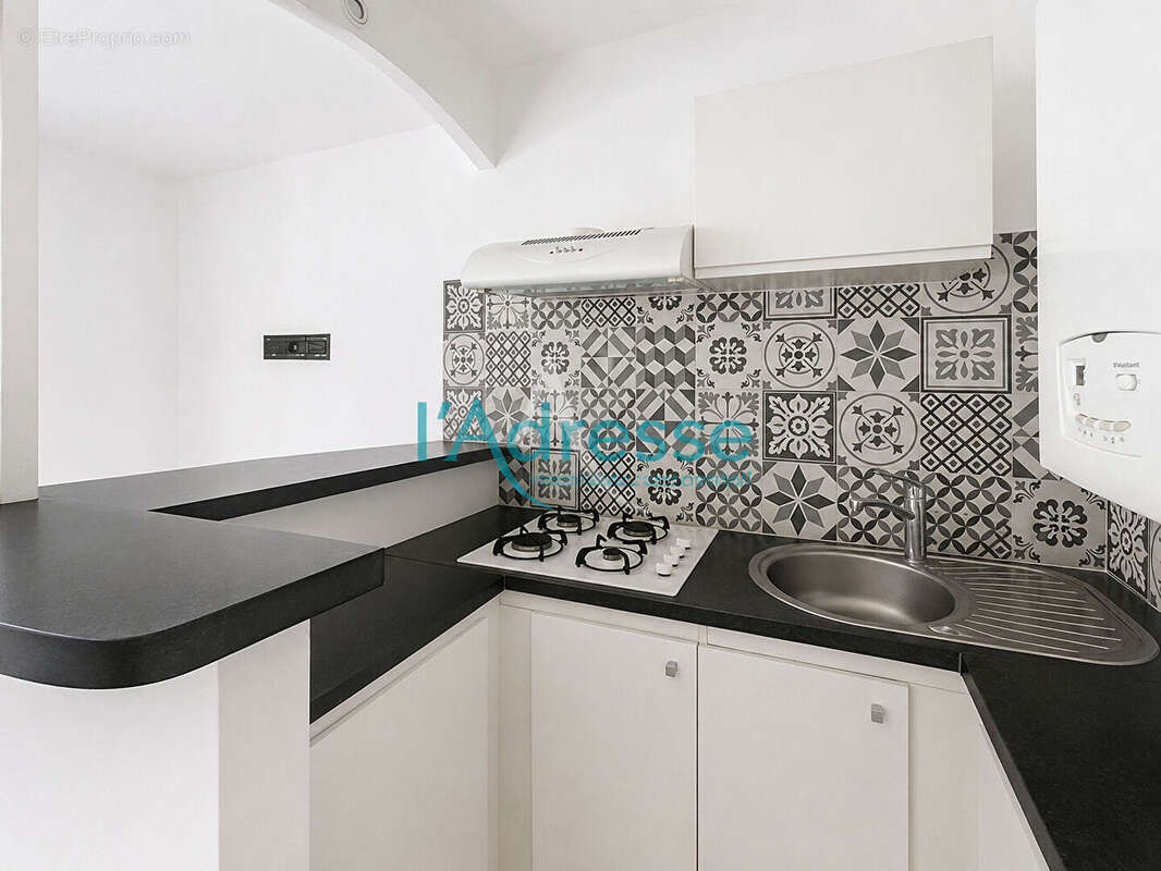 COUP DE COEUR ! Agréable studio avec parking en sous-sol et une cave ! - photo 3