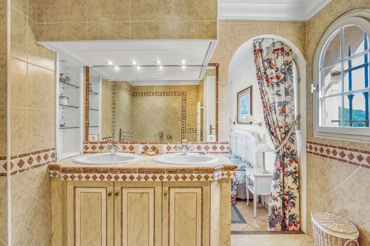 Maison à THEOULE-SUR-MER