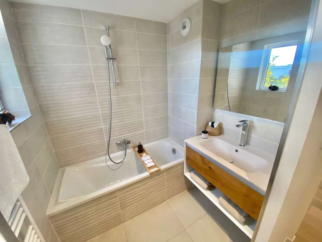 Appartement à SAINT-LAURENT-DU-VAR