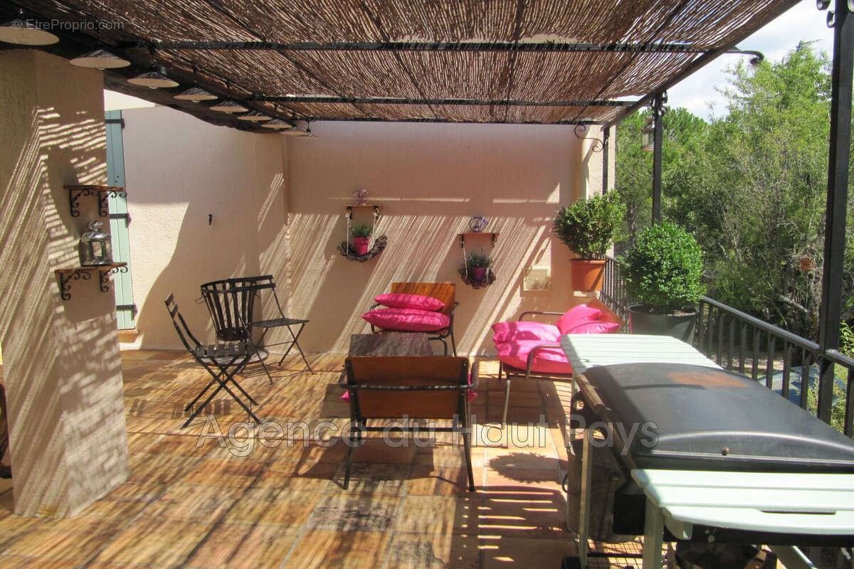 Maison à SAINT-CEZAIRE-SUR-SIAGNE