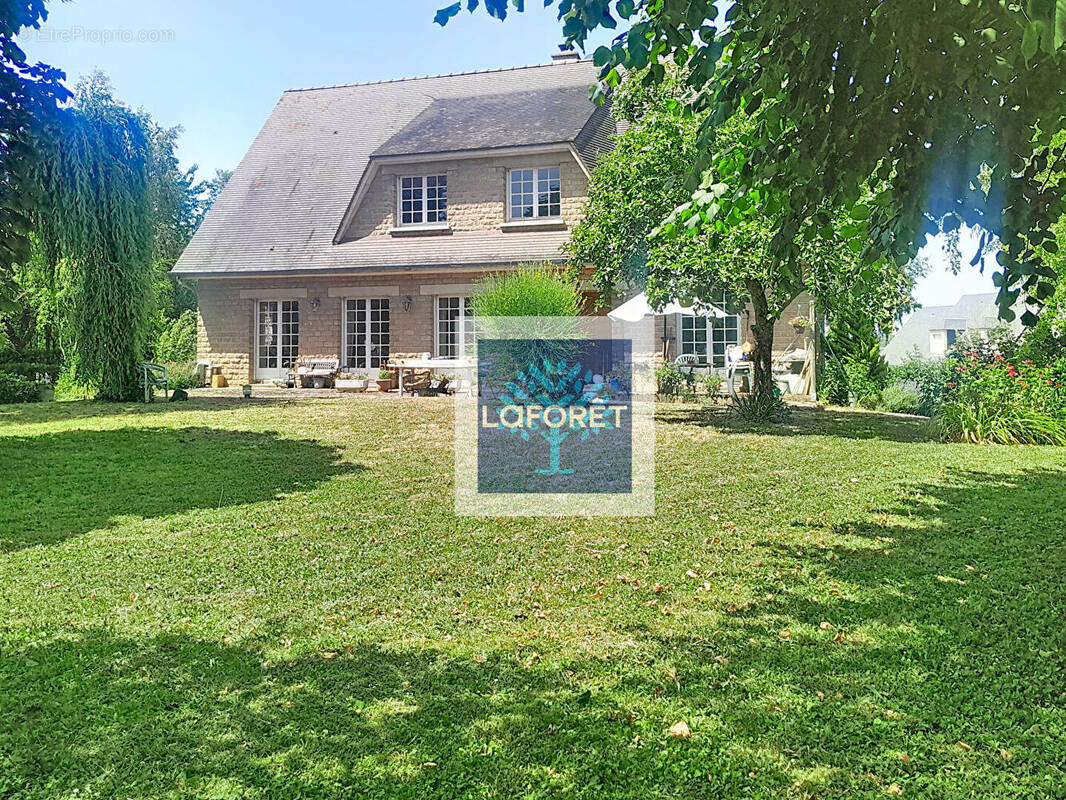 Maison à FONTAINE-ETOUPEFOUR