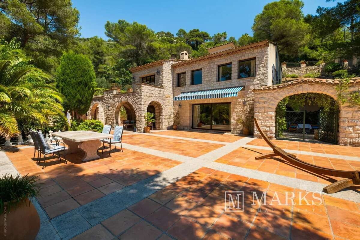 Maison à EZE