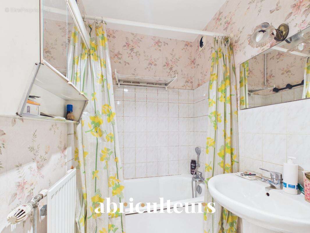 Appartement à VILLENEUVE-LA-GARENNE