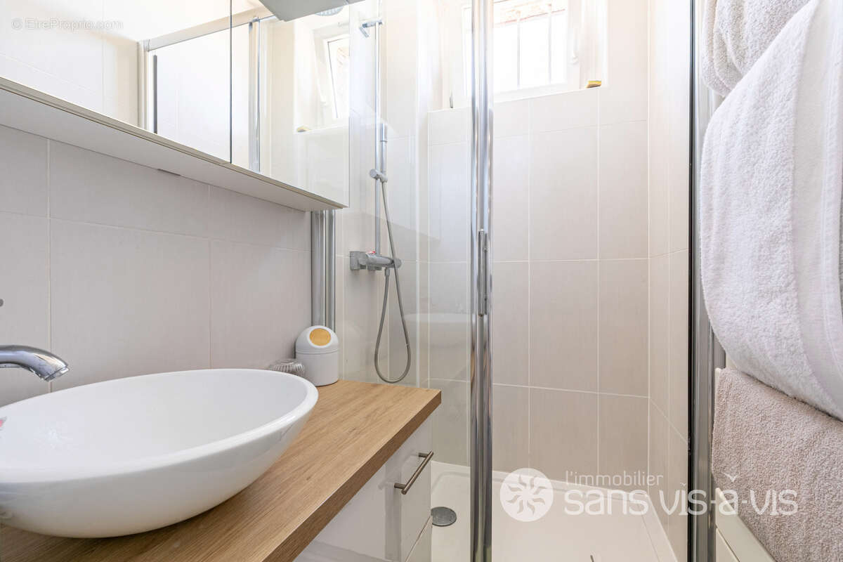 Appartement à LA GARENNE-COLOMBES