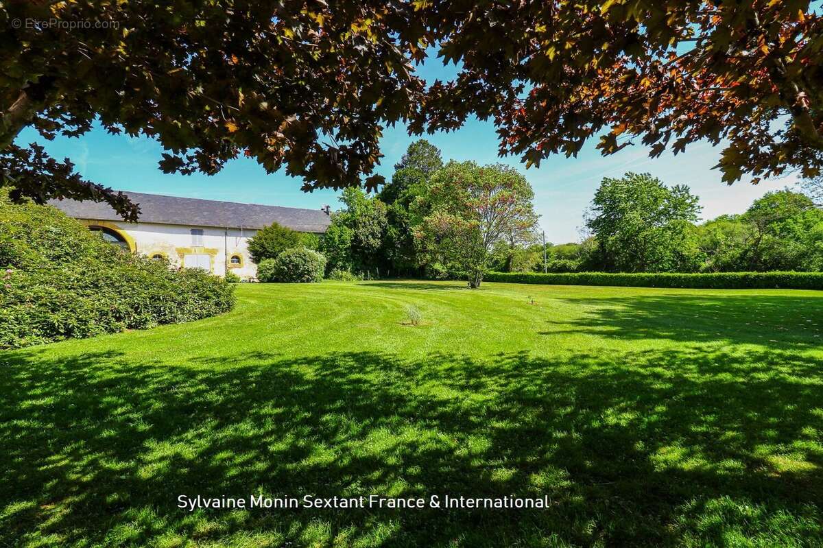 Superbe propriété rénovée sur 2,6 hectares, dépendances et espace piscine avec pigeonnier - photo 23