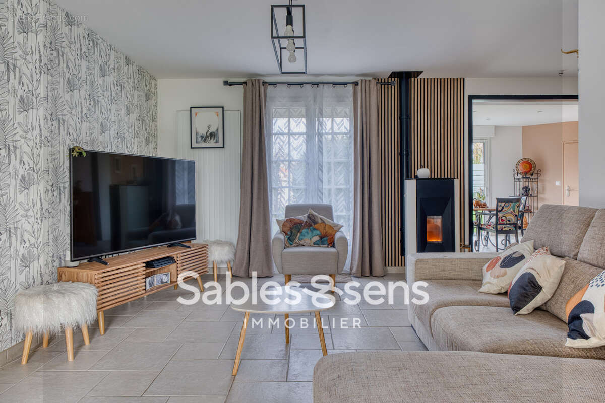 Maison à BEAULIEU-SOUS-LA-ROCHE