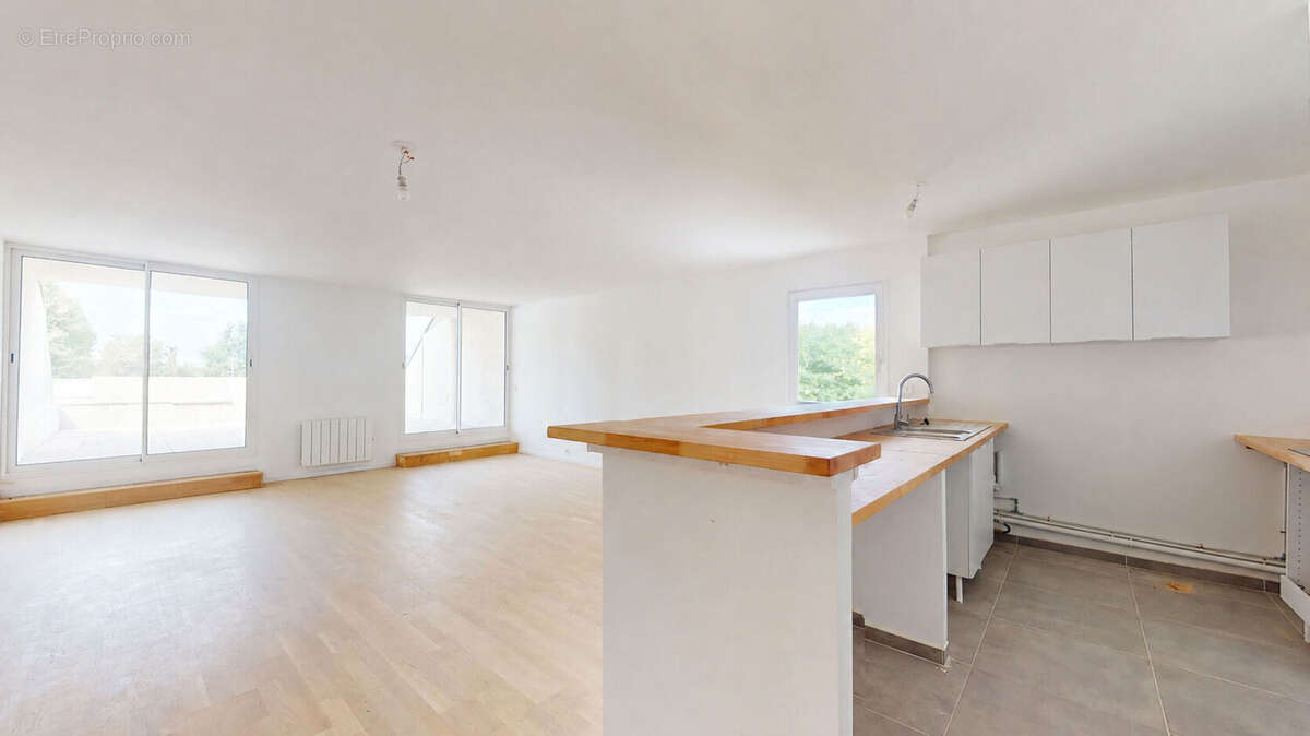 Appartement 4 pièce(s) 112 m2 avec immense terrasse! - photo 2