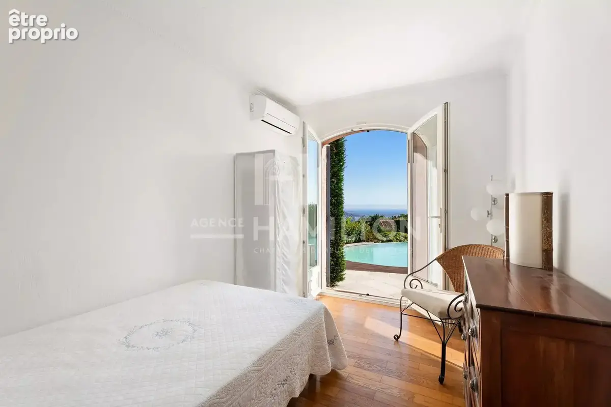 Villa à vendre proche de Valbonne avec vue mer, piscine et 5 chambres - photo 11