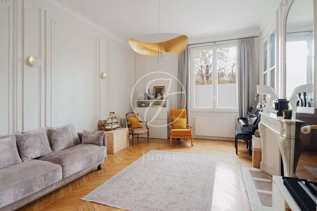 Commerce à PARIS-6E