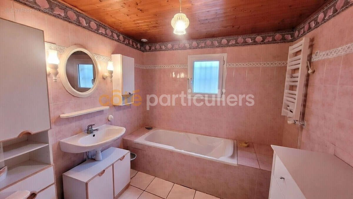 Maison située dans l'hypercentre de L'Aiguillon-La-Presqu' Île 4 pièce(s) 120.6 m2 - photo 16