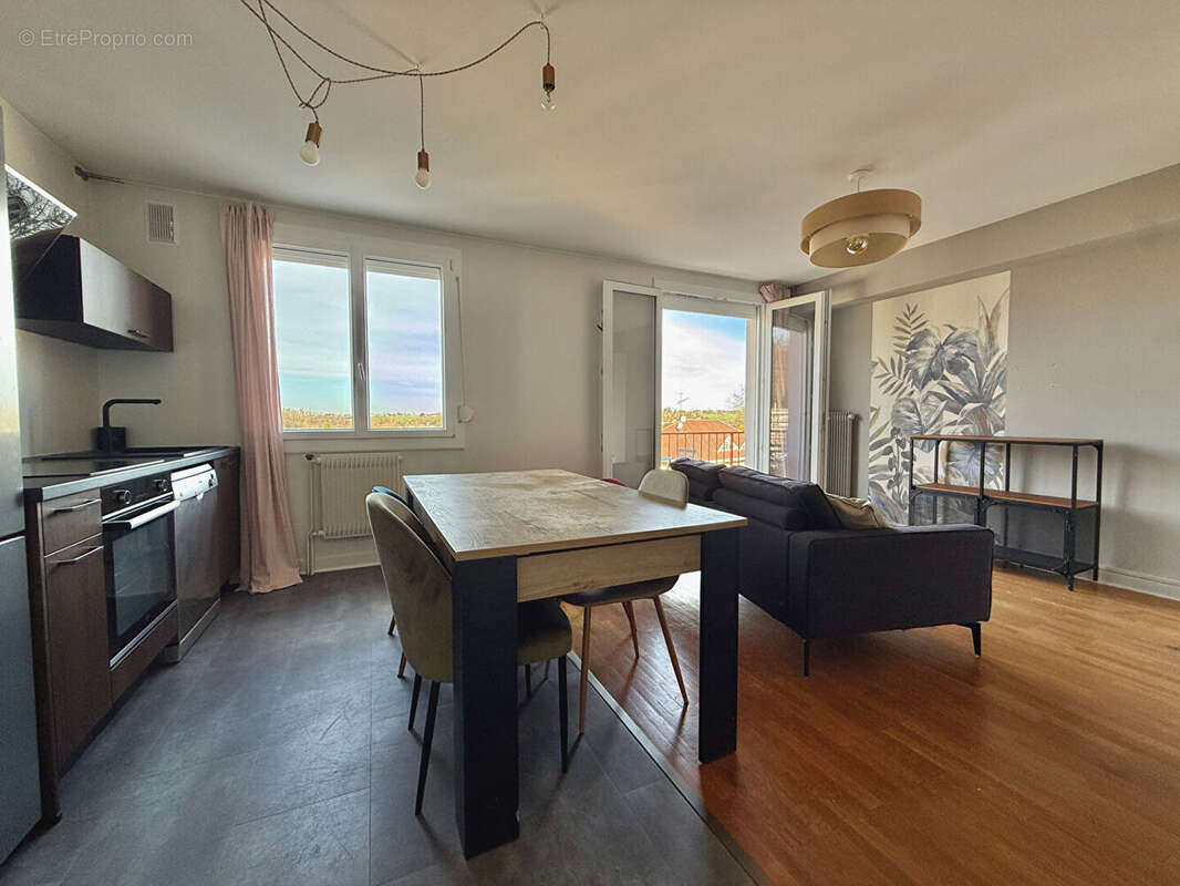 Appartement à MONTMOROT