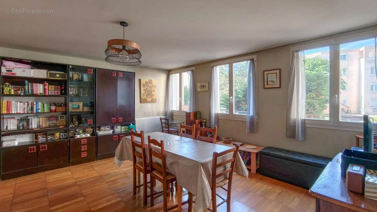 Appartement à LOGNES