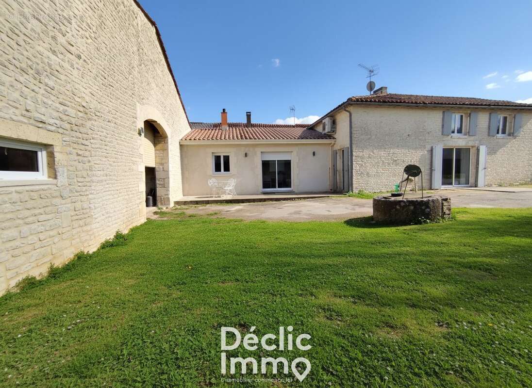 Maison en pierres avec dépendances - photo 3