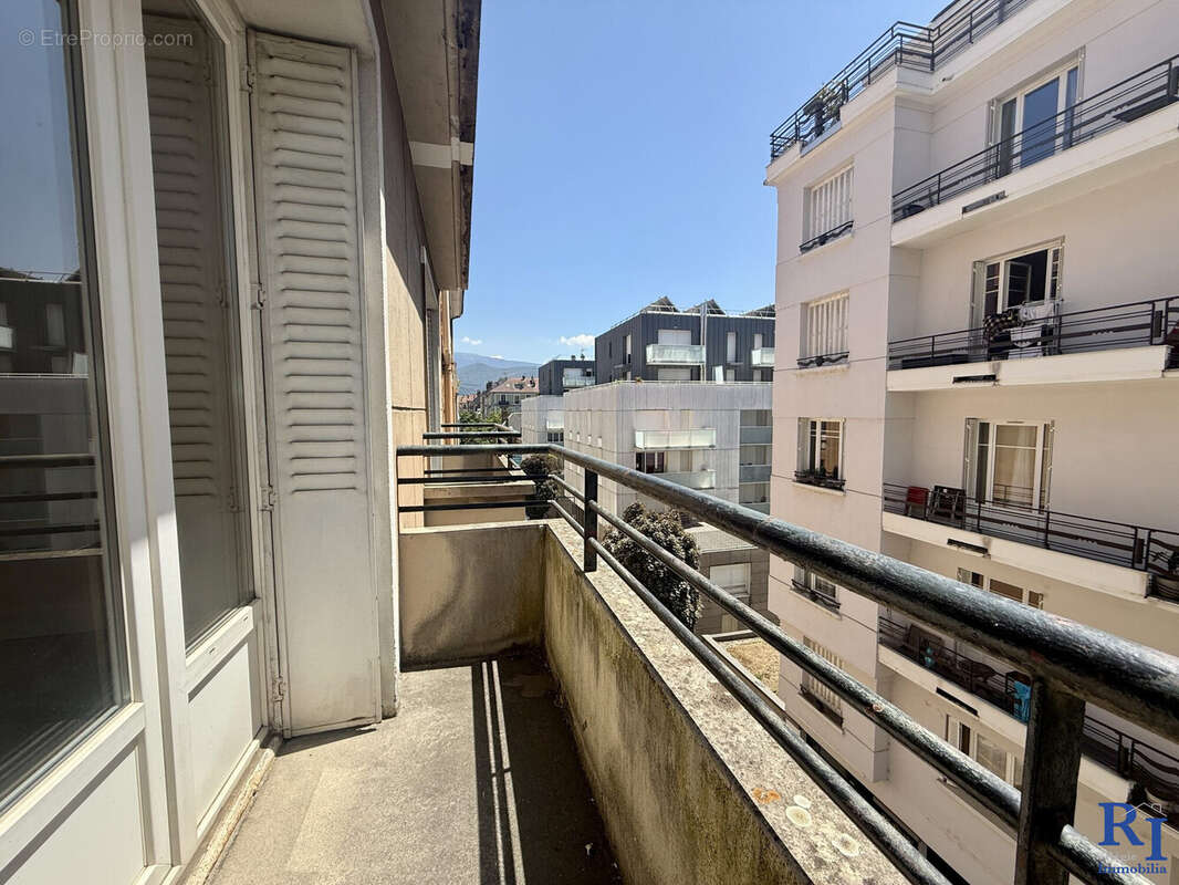 3 balcons (cuisine, sejour et chambre) - Appartement à GRENOBLE