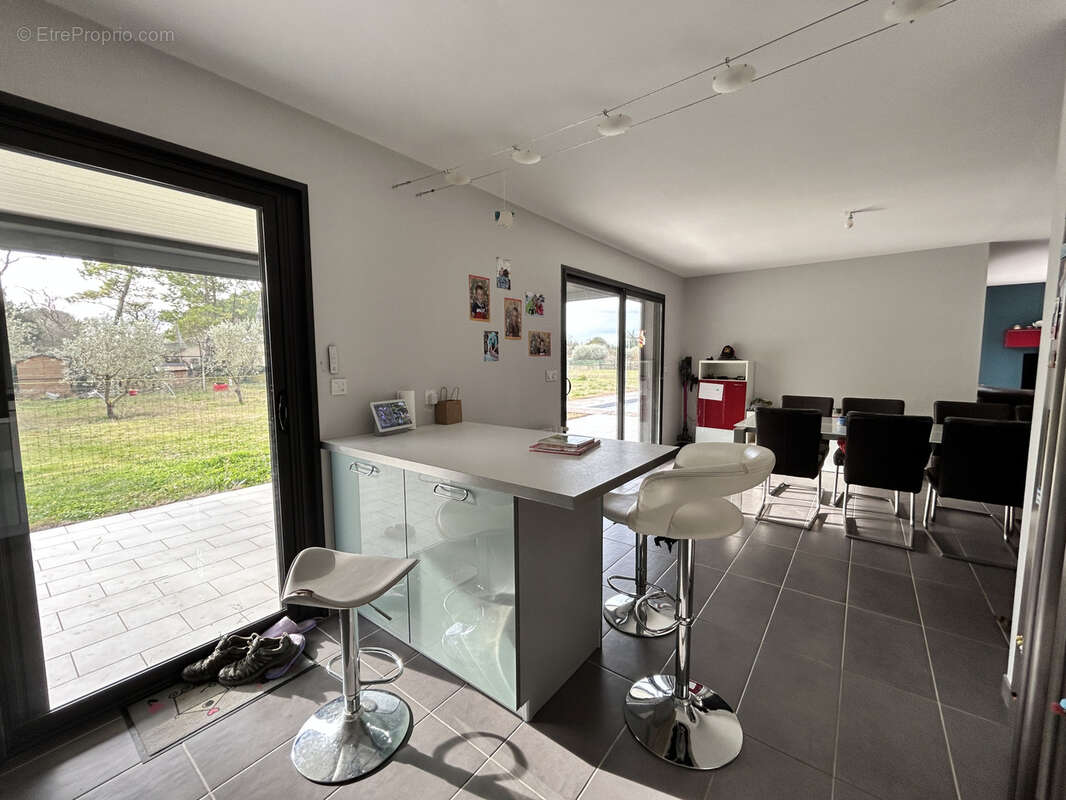 Maison à SAINT-QUENTIN-LA-POTERIE