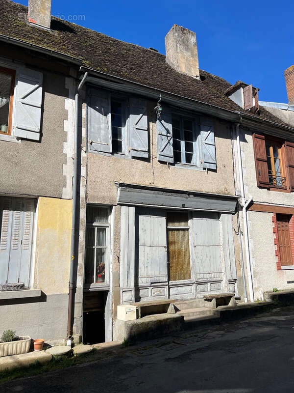 Maison à COUSSAC-BONNEVAL