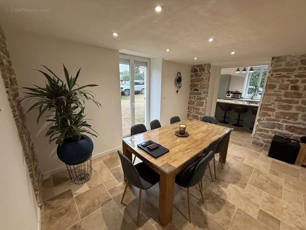 Appartement à CHARNAY-LES-MACON