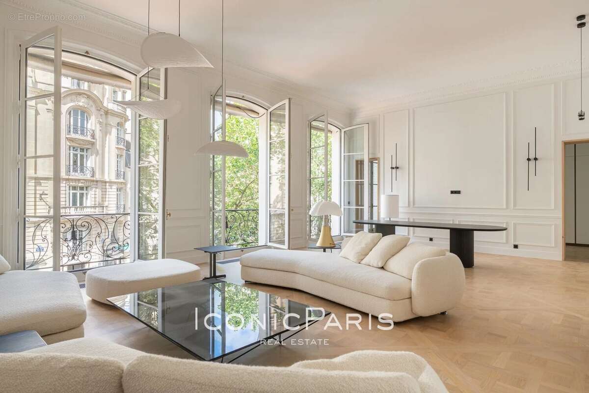 Appartement à PARIS-7E