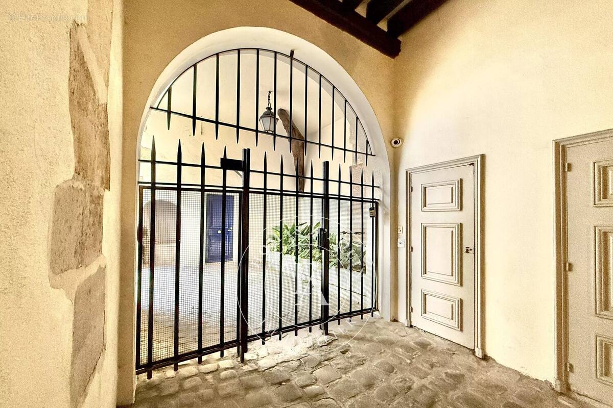 Appartement à PARIS-6E