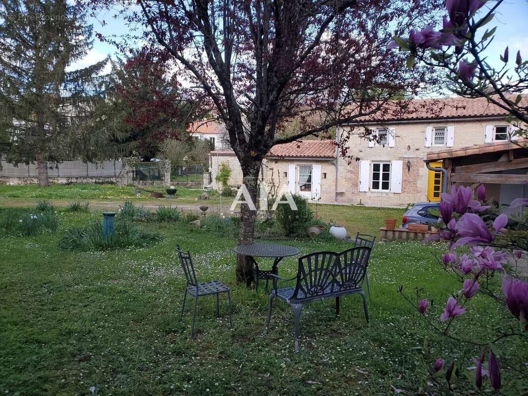 Maison à RUFFEC