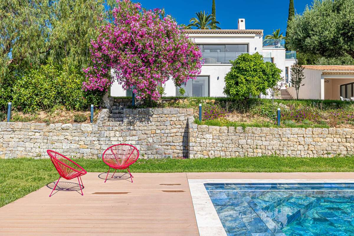 Brusquets / retenaou - maison renovee avec vue mer, dependances et piscine. - photo 33