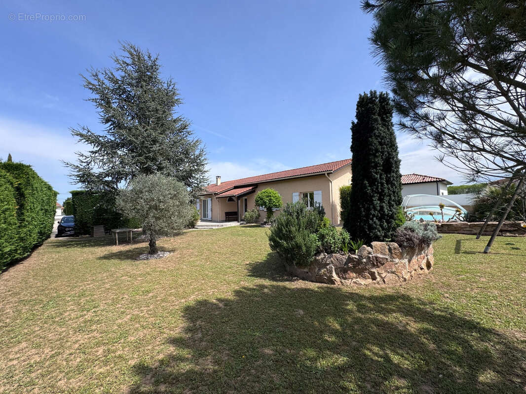 Maison à CLONAS-SUR-VAREZE