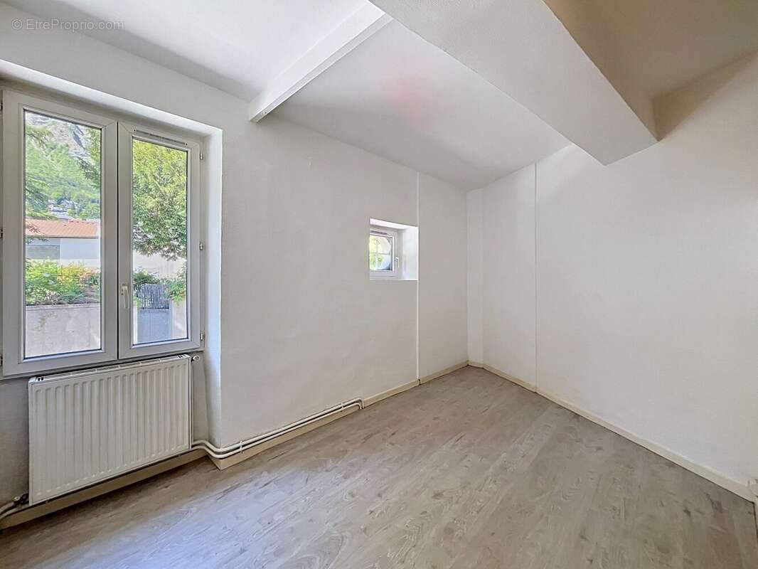 chambre - Maison à LA TRONCHE
