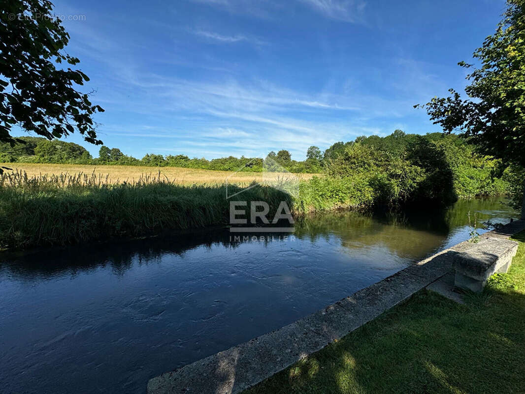 Maison à SAINT-SAUVEUR-SUR-ECOLE